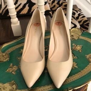 Nine West Cream Heels Sleek Pointed Toe